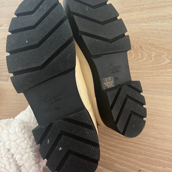 NEW Sam Edelman Circus Leslie Chunky Lug Sole Cream Patent Faux Leather Booties - Picture 9 of 11